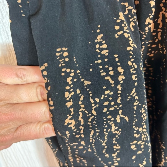 Gap Black and Gold Midi Skirt Size 8 - Picture 10 of 13